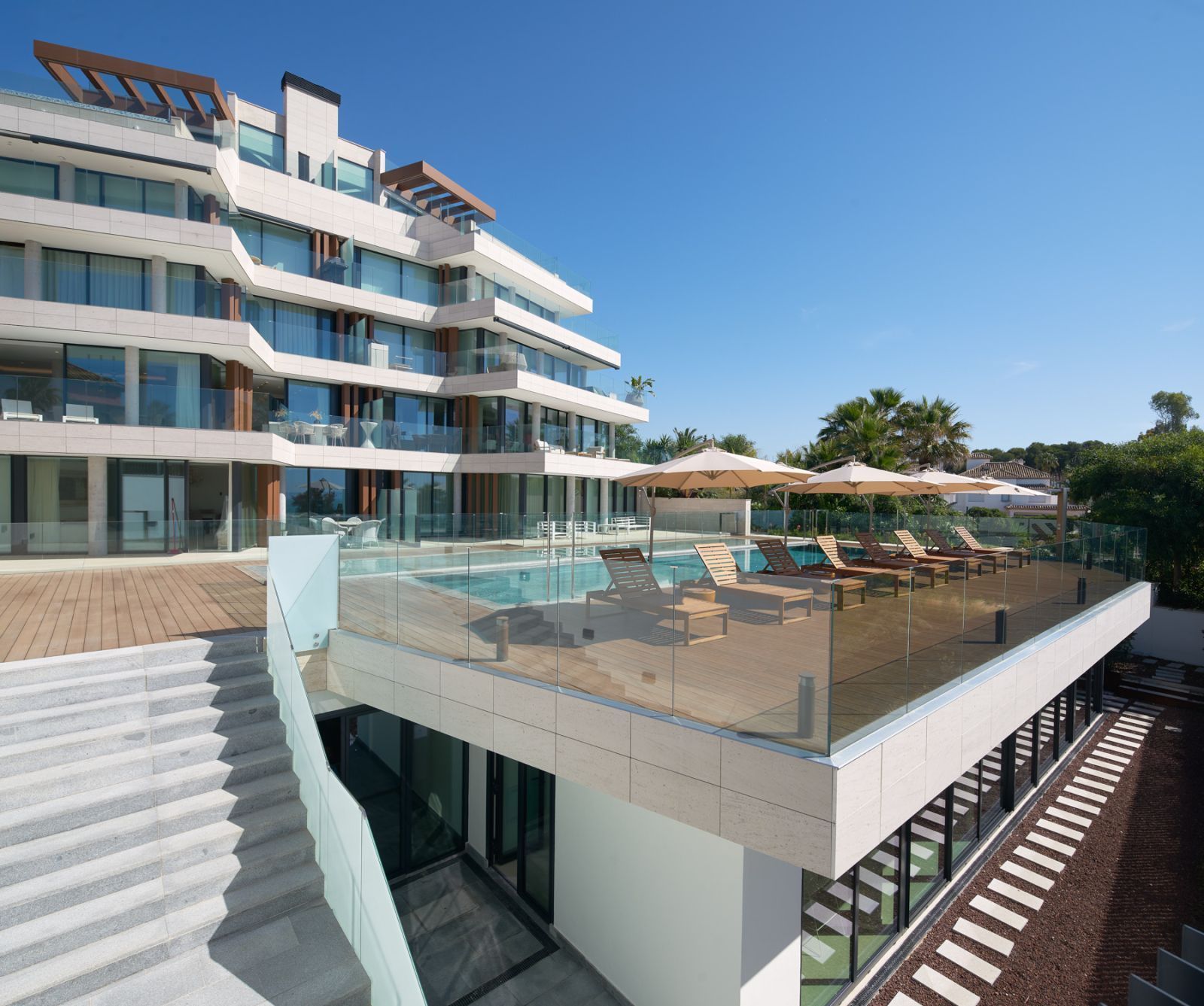 03 modern luxury pool terrace